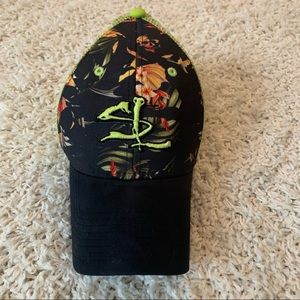 Salt Life Women’s Hat In Excellent Condition